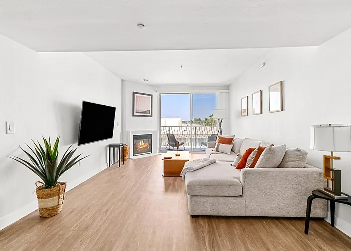 Stylish 2Br With Marina Views & Pool