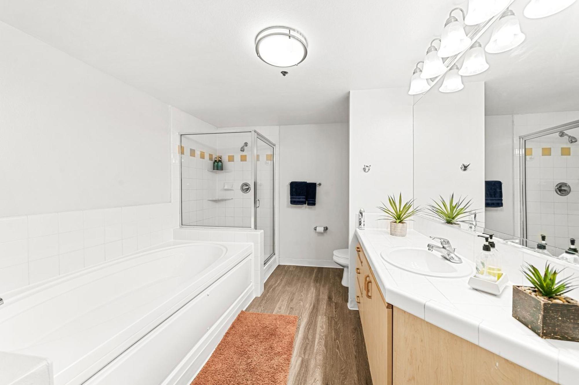 Stylish 2br With Marina Views & Pool Apartment