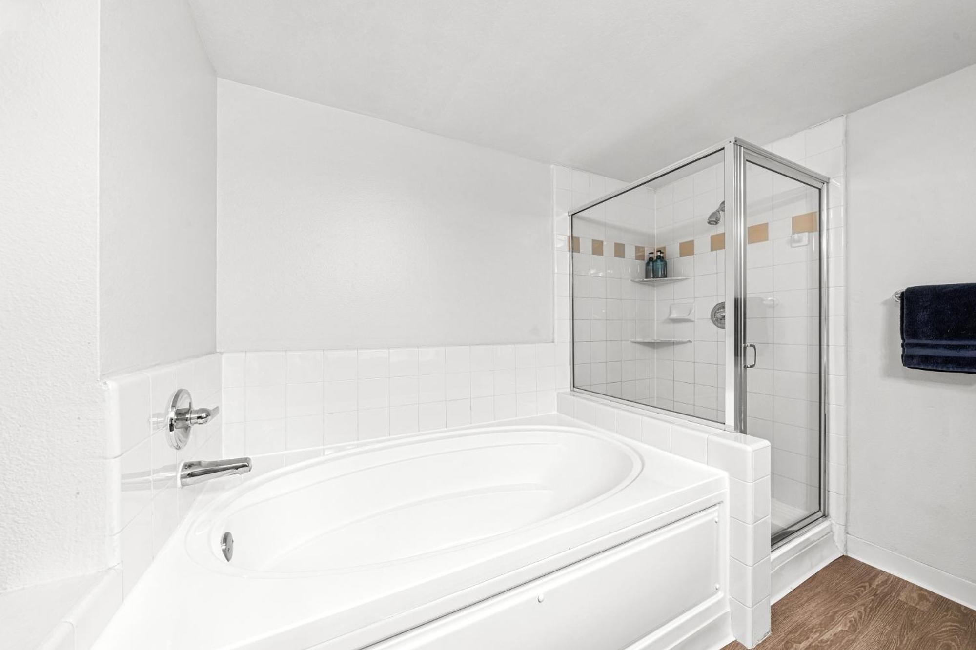 Apartment Stylish 2br With Marina Views & Pool