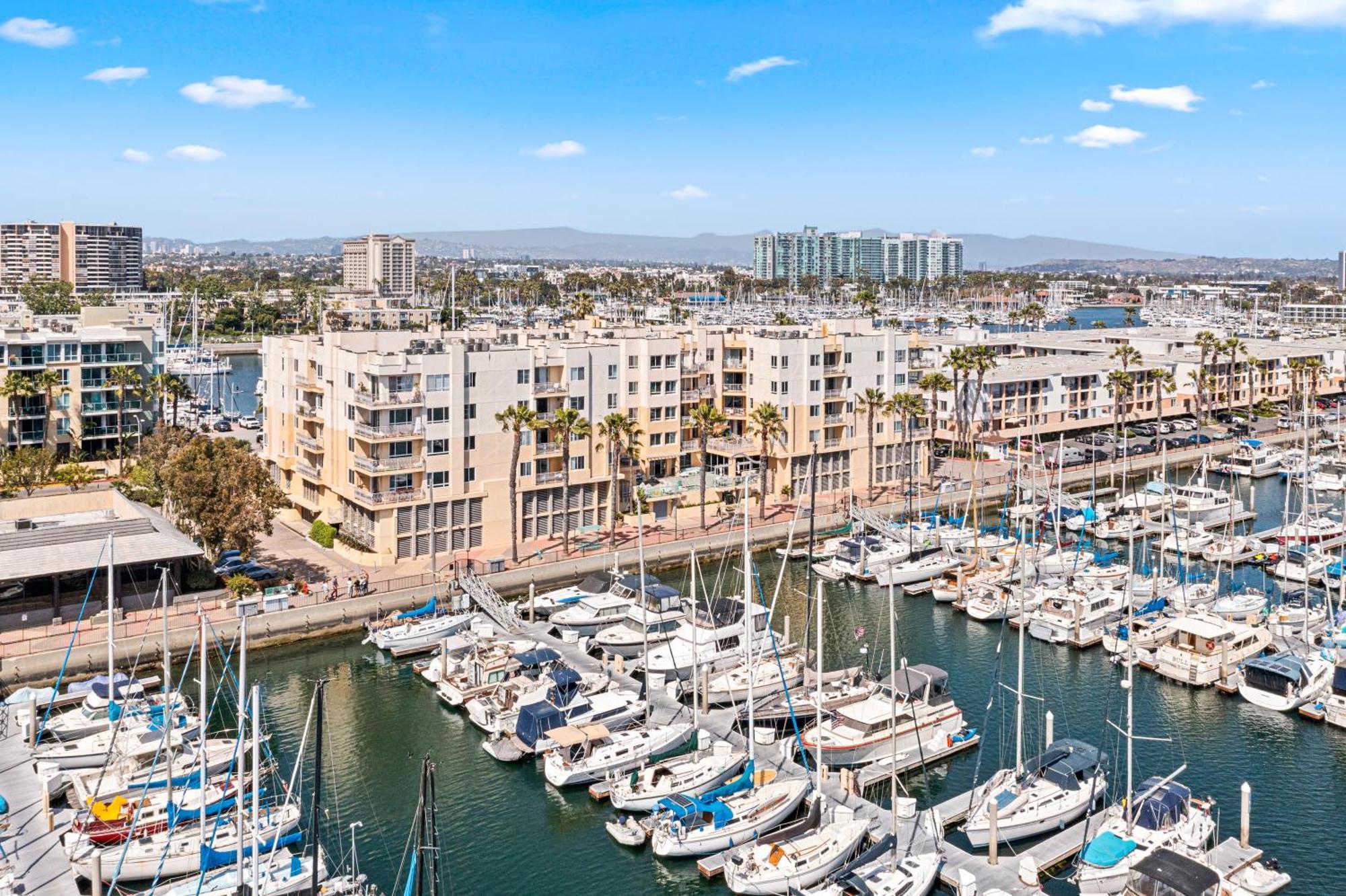 Stylish 2br With Marina Views & Pool Apartment Los Angeles