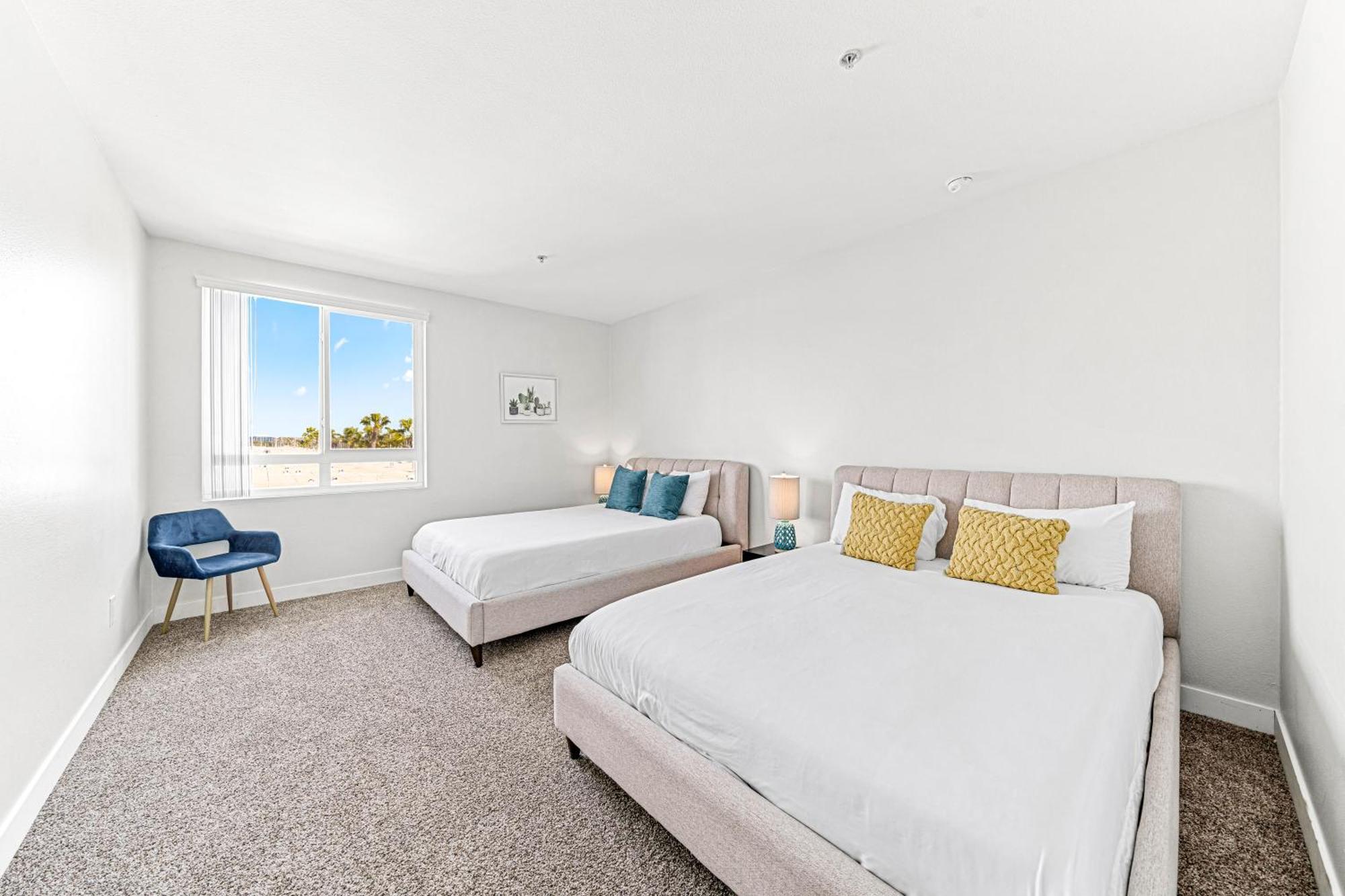 Stylish 2br With Marina Views & Pool Apartment